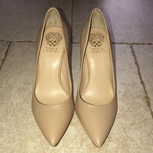 Vince Camuto pump